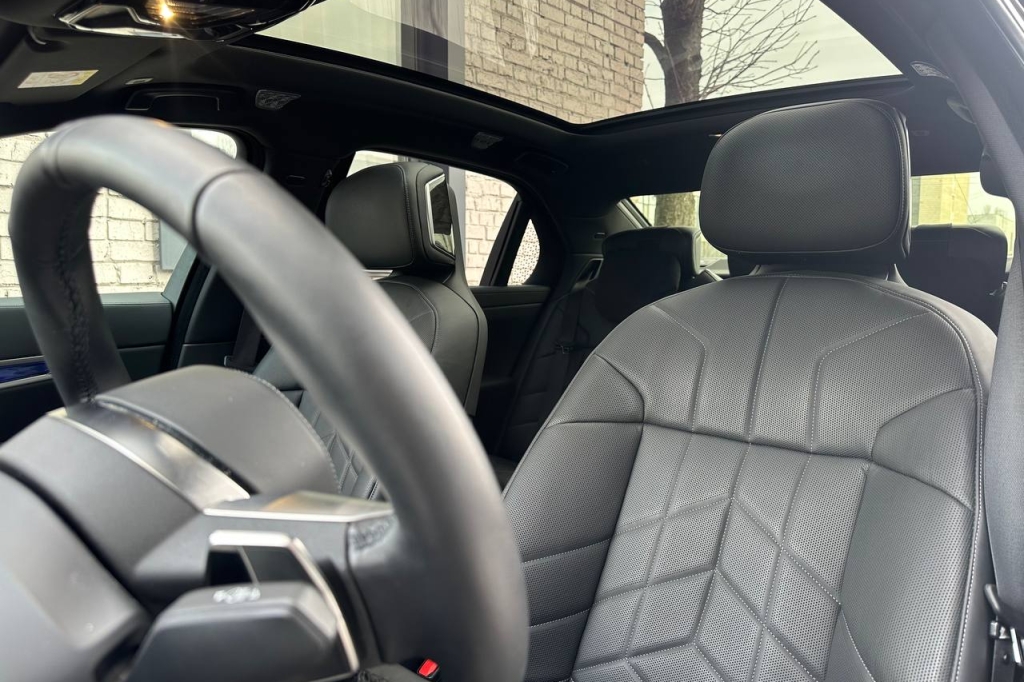 BMW i7 2023 photo 13