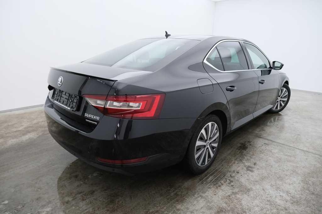 Skoda Superb 2017 фото 3