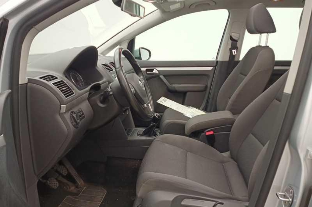 Volkswagen Touran 2015 photo 8