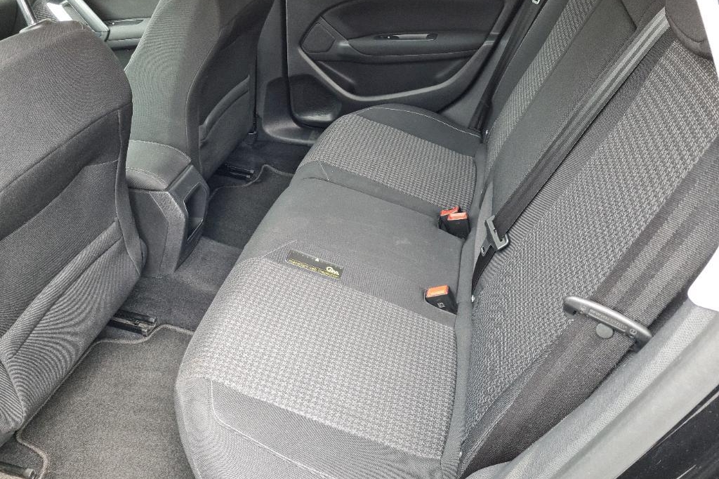 Peugeot 308 2017 фото 24