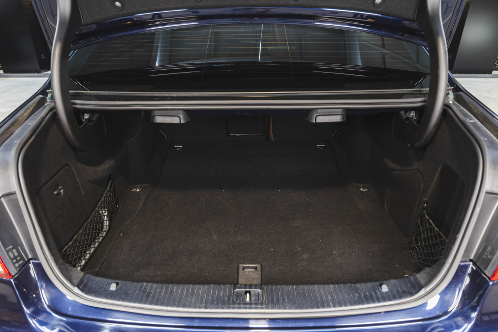 Mercedes-Benz E-Class E350 2014 photo 38