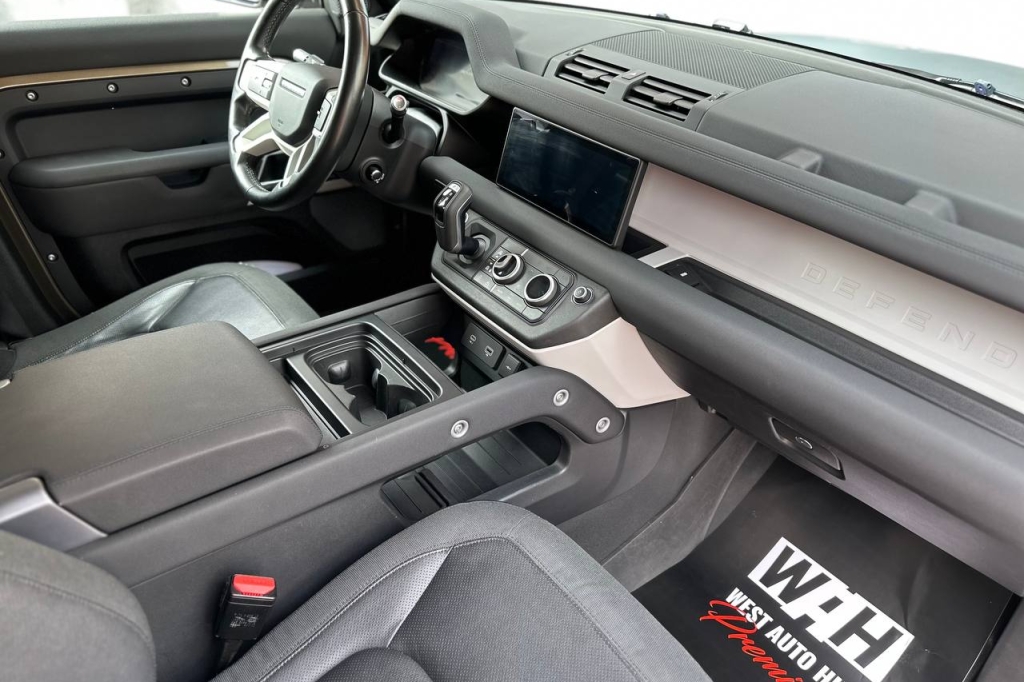 Land Rover Defender 2020 photo 14