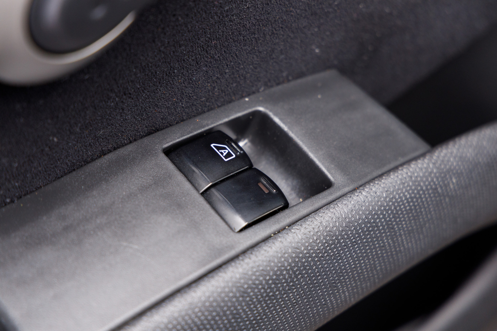 Nissan Micra III 2008 фото 12