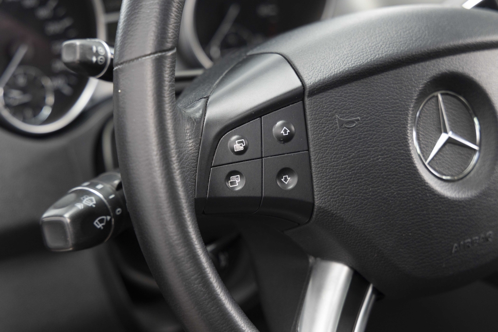 Mercedes-Benz M-Class ML500 W164 2006 photo 30