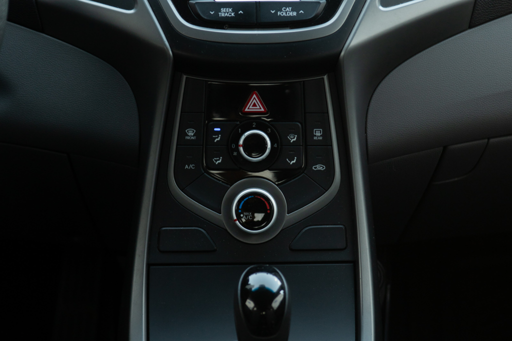 Hyundai Elantra SE 2015 фото 21