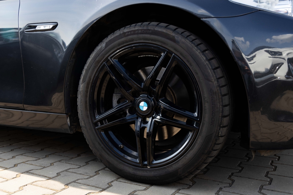 BMW 5 Series 2011 фото 5