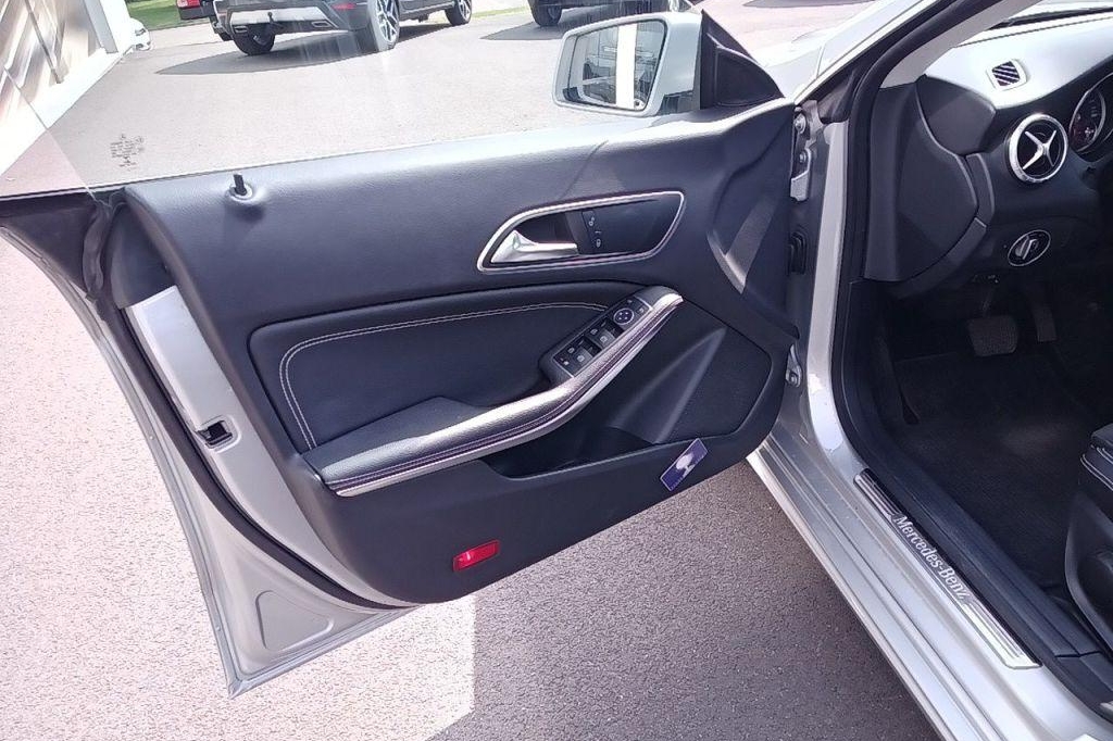 Mercedes-Benz CLA 2017 фото 35