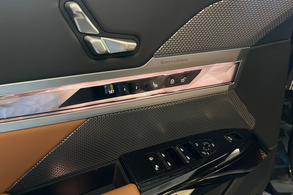 BMW i7 xDrive60 2023 фото 6