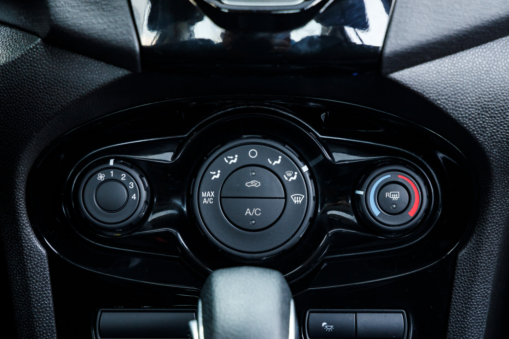 Ford Fiesta SE 2019 фото 20