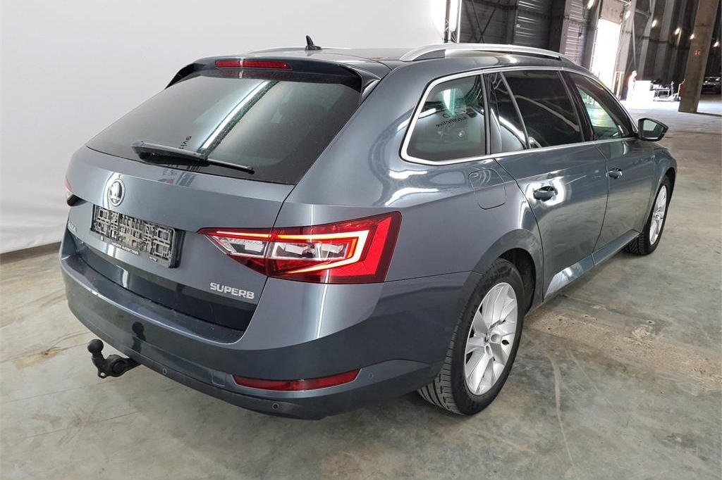 Skoda Superb Combi 2017 photo 4
