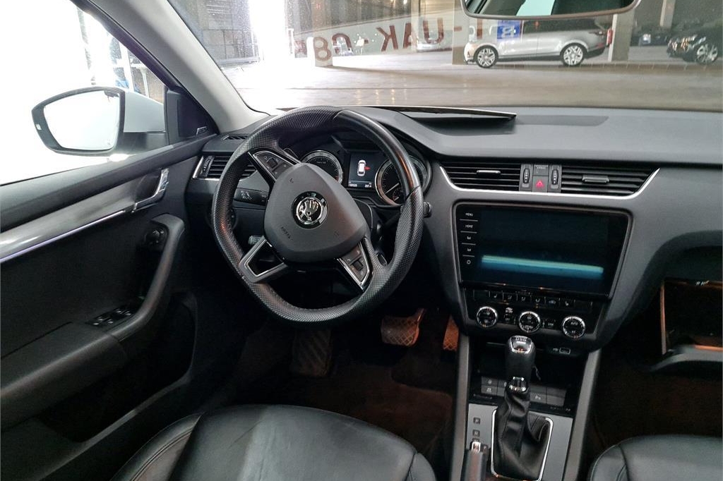 Skoda Octavia Combi 2018 photo 1