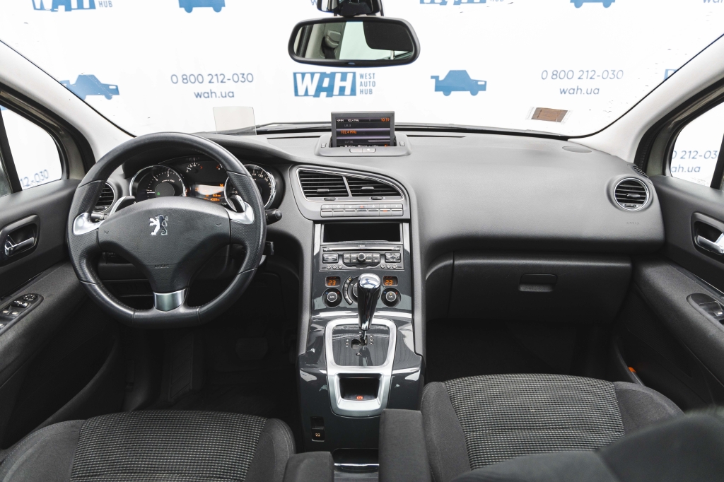 Peugeot 5008 2012 photo 14