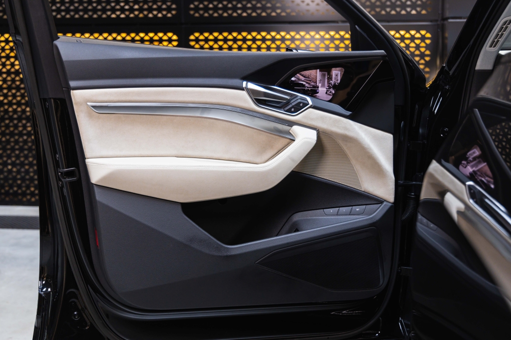 Audi e-tron 55 quattro 2019 фото 14