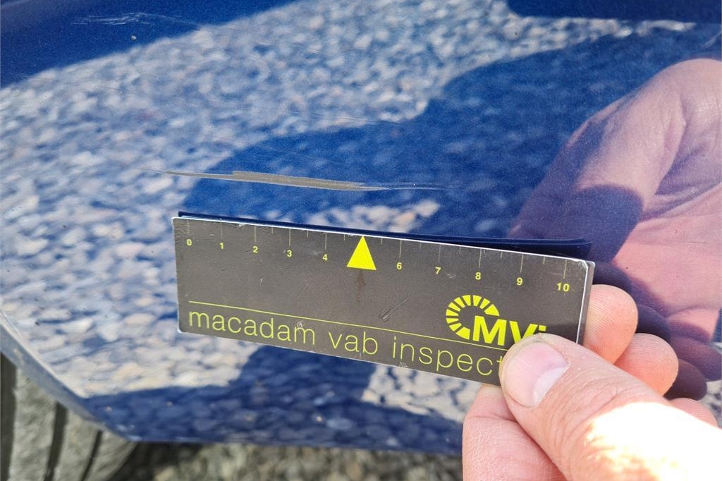 Jaguar XE 2016 фото 21