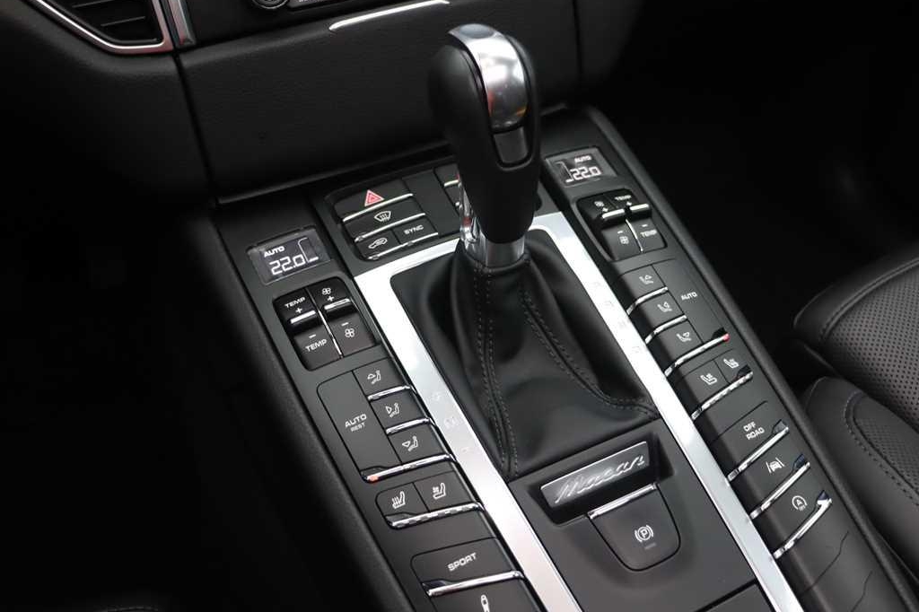 Porsche Macan S 2017 photo 1