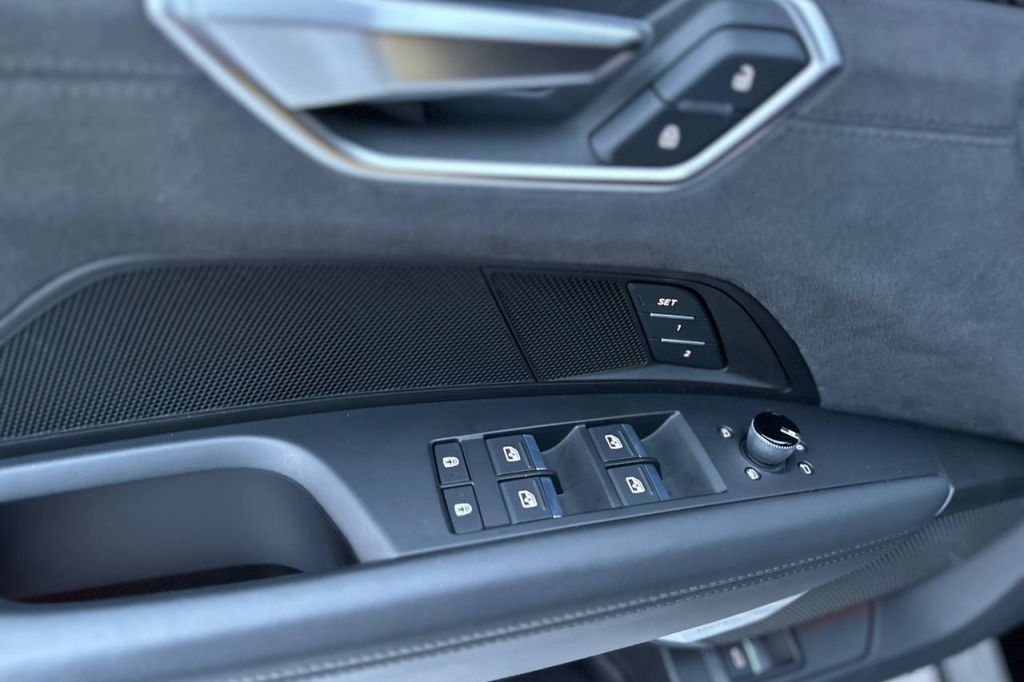 Audi RS e-tron GT 2021 фото 13