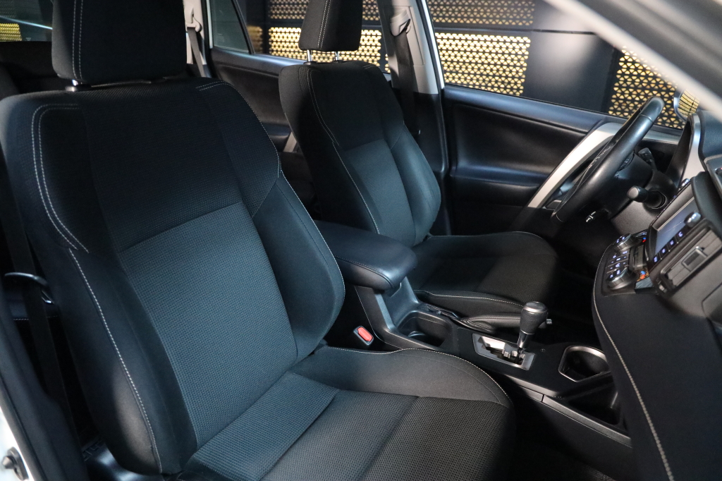 Toyota RAV4 2017 фото 7