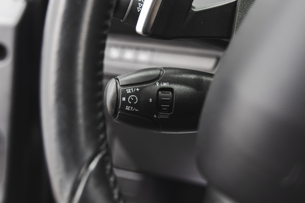 Peugeot 208 2017 фото 18