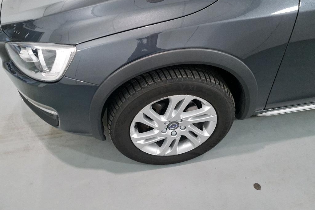 Volvo V60 Cross Country 2017 фото 16