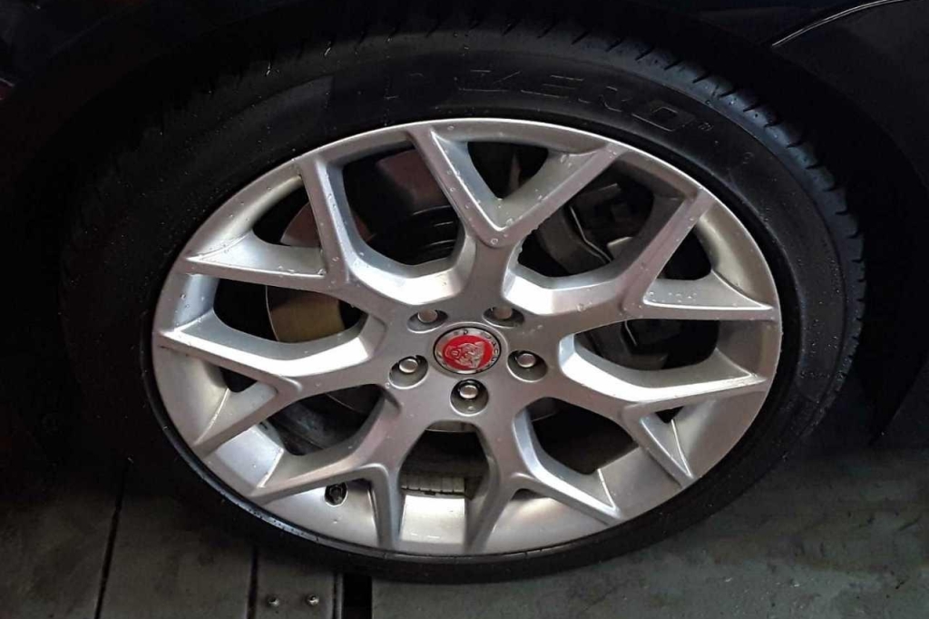 Jaguar F-Type 2017 фото 5