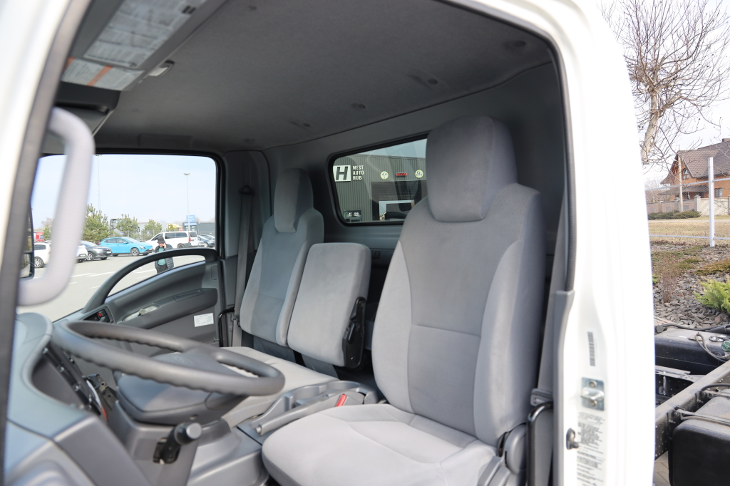 Isuzu NPR 2019 фото 29