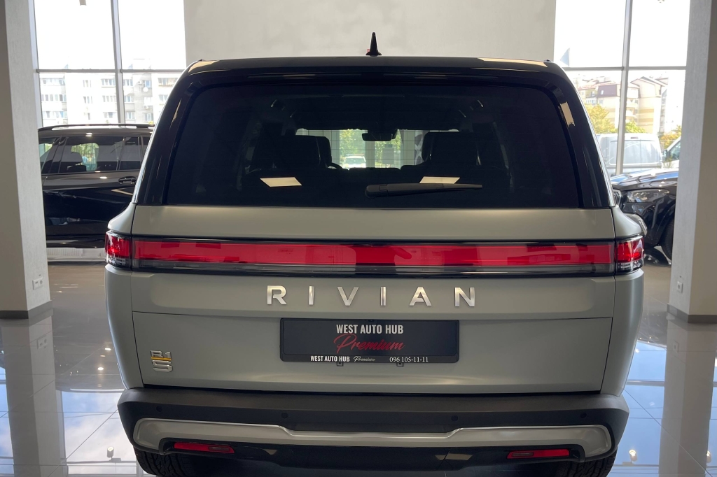 Rivian R1S 2023 photo 3