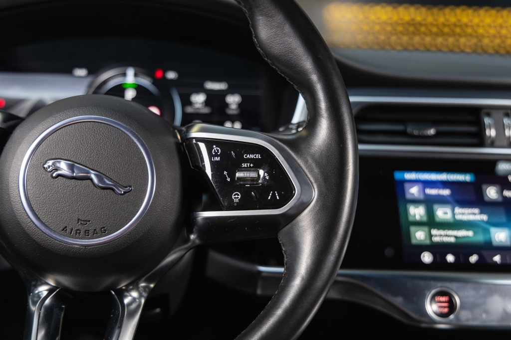Jaguar I-Pace 2019 фото 23