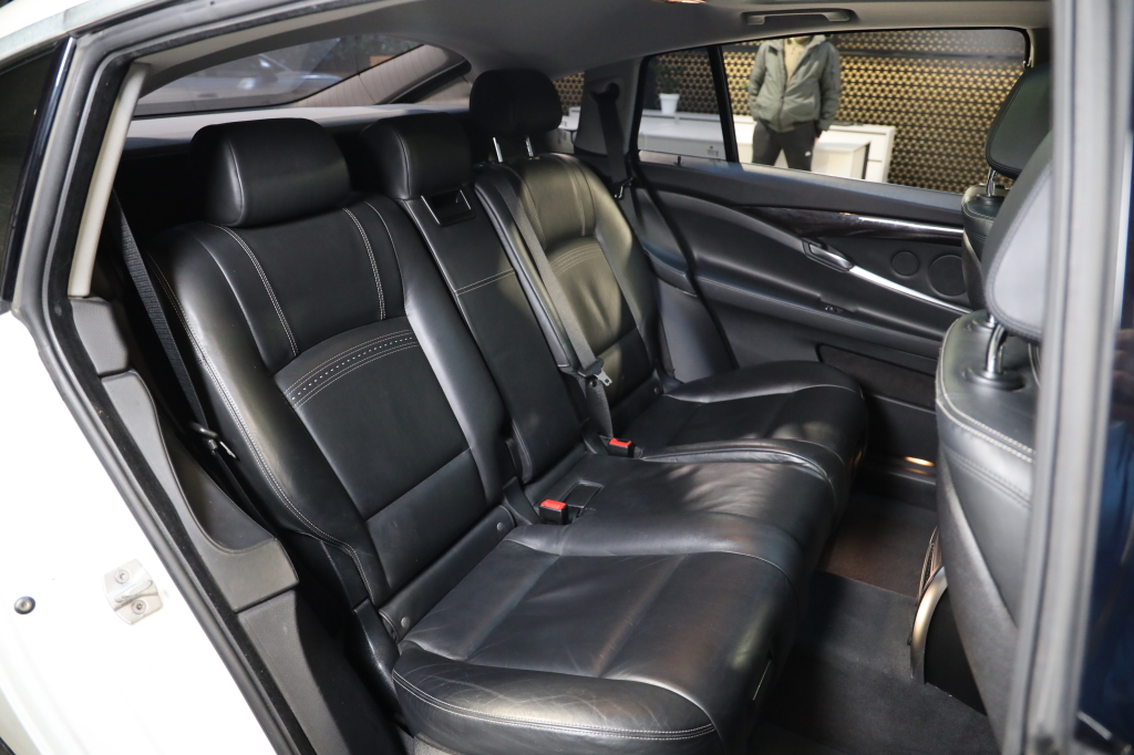 BMW 5 Series GT 2015 фото 23