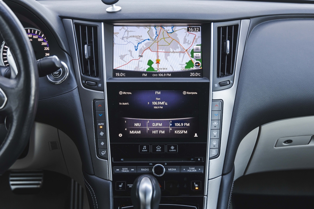 Infiniti Q50 2017 фото 28