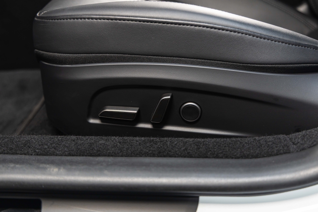 Tesla Model 3 2024 фото 15