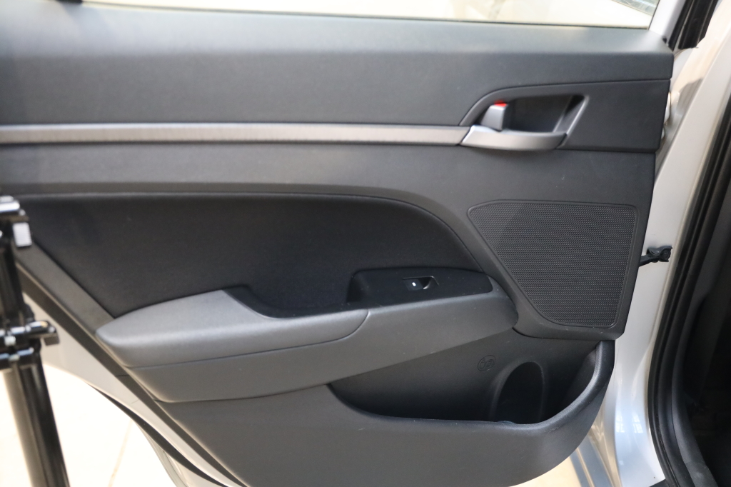 Hyundai Elantra 2016 фото 27