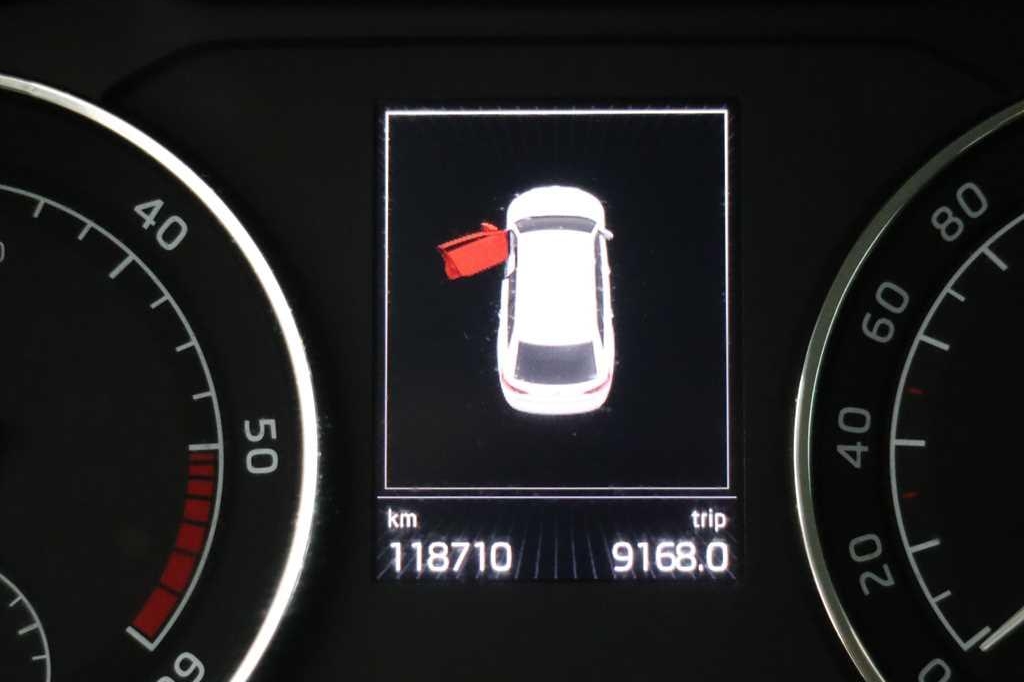 Skoda Superb Combi 2016 фото 4