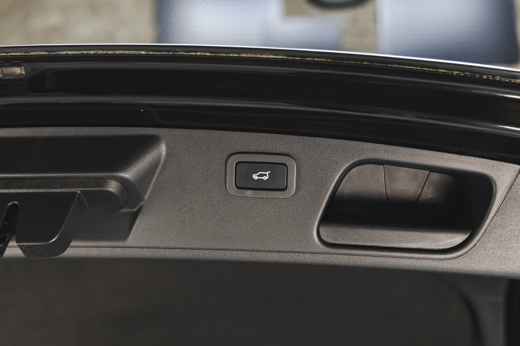 Jaguar E-Pace 2018 фото 41