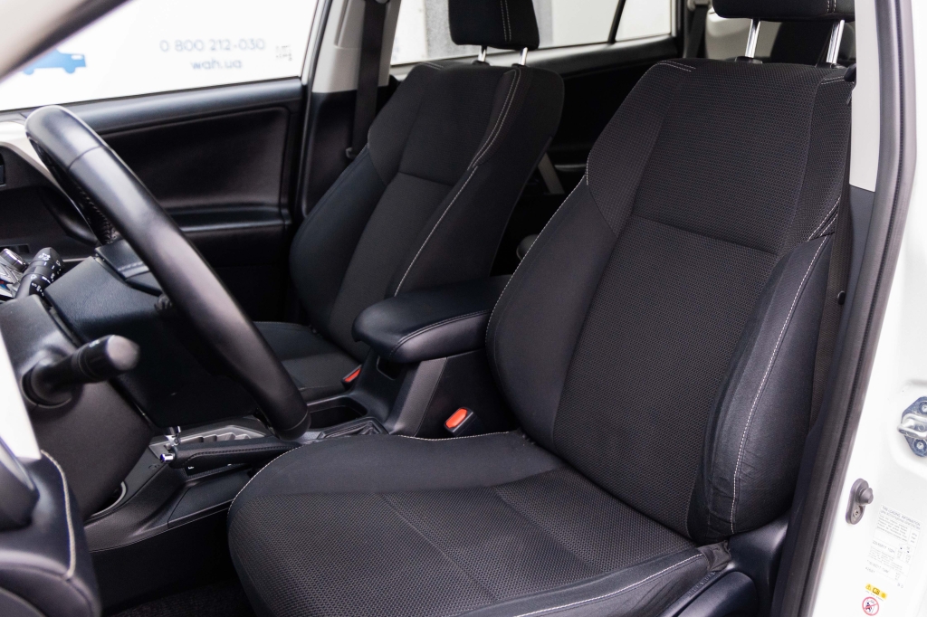 Toyota RAV4 Hybrid 2017 фото 14