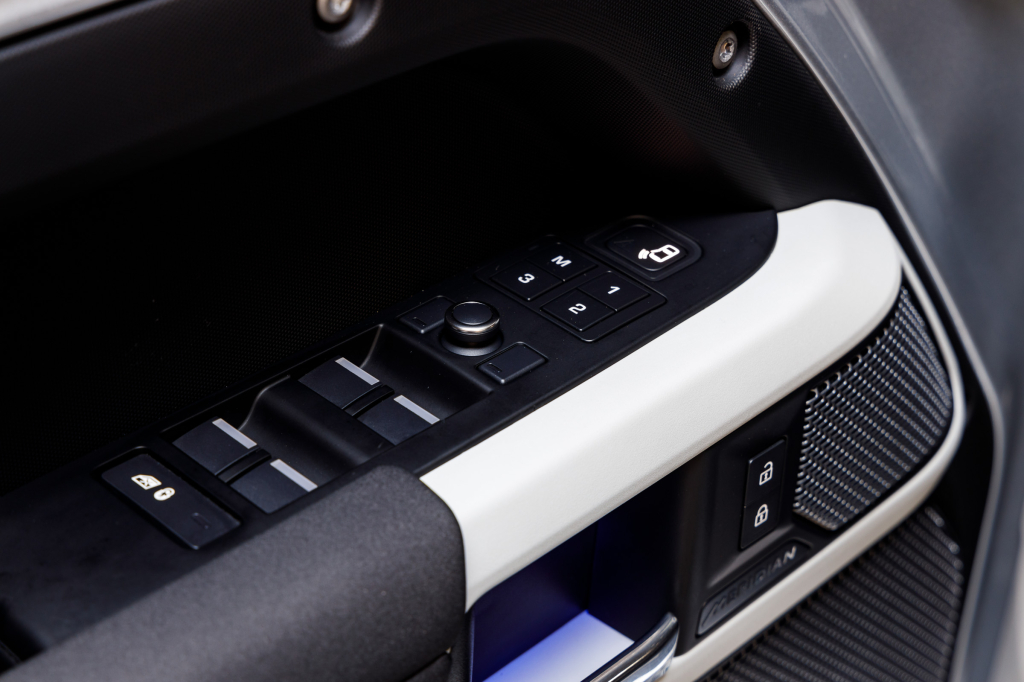 Land Rover Defender First Edition D240 2020 photo 42