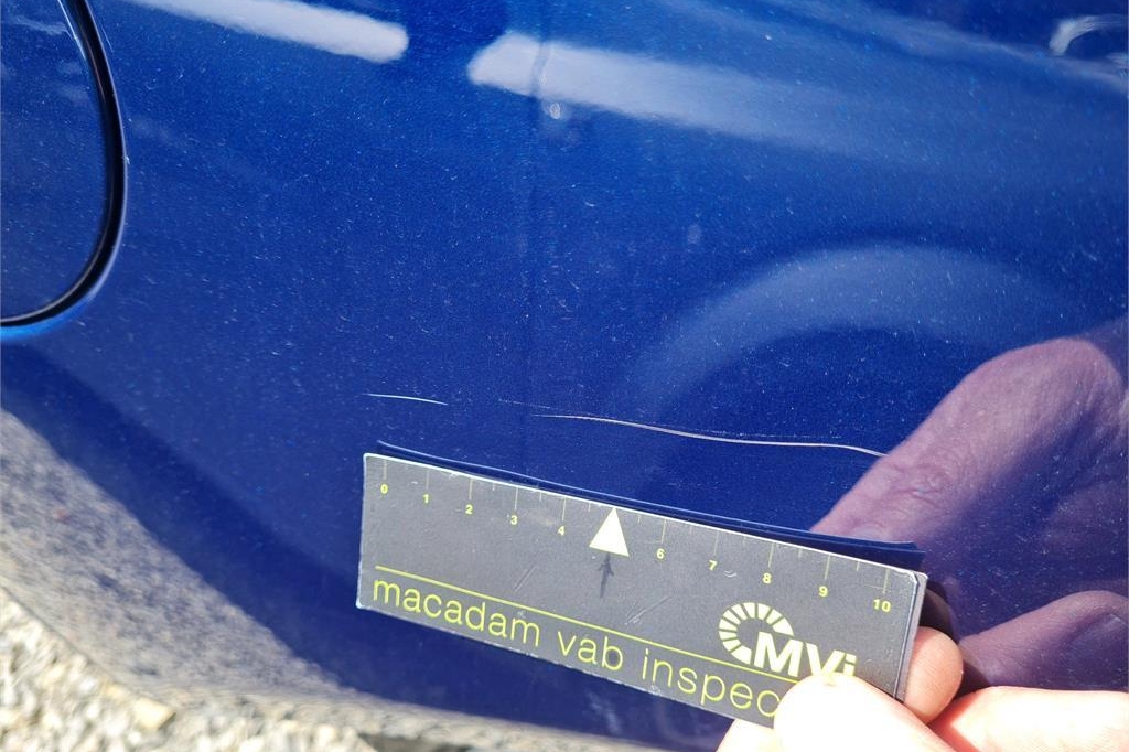 Jaguar XE 2016 фото 12