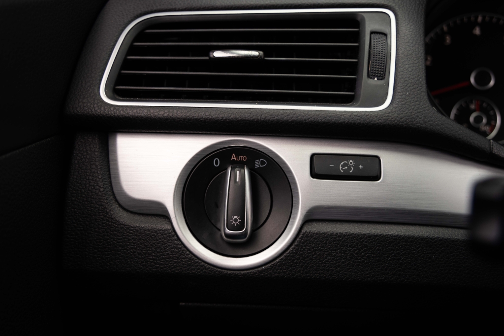 Volkswagen Passat 2012 photo 19