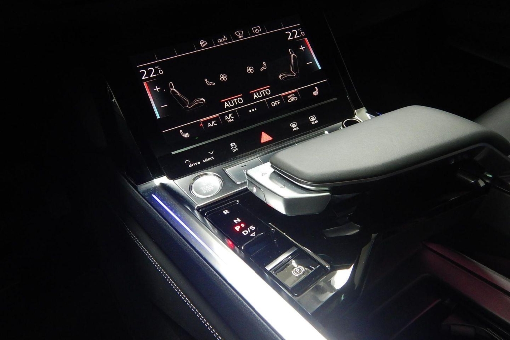 Audi e-tron Sportback 2020 фото 5