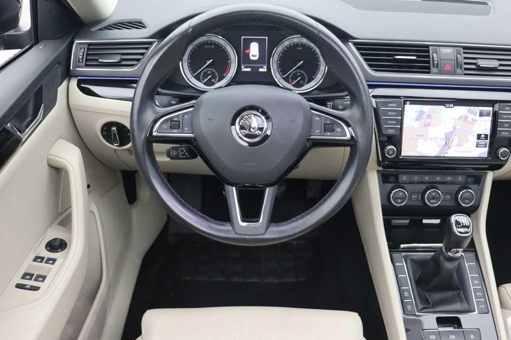 Skoda Superb Combi 2016 фото 6