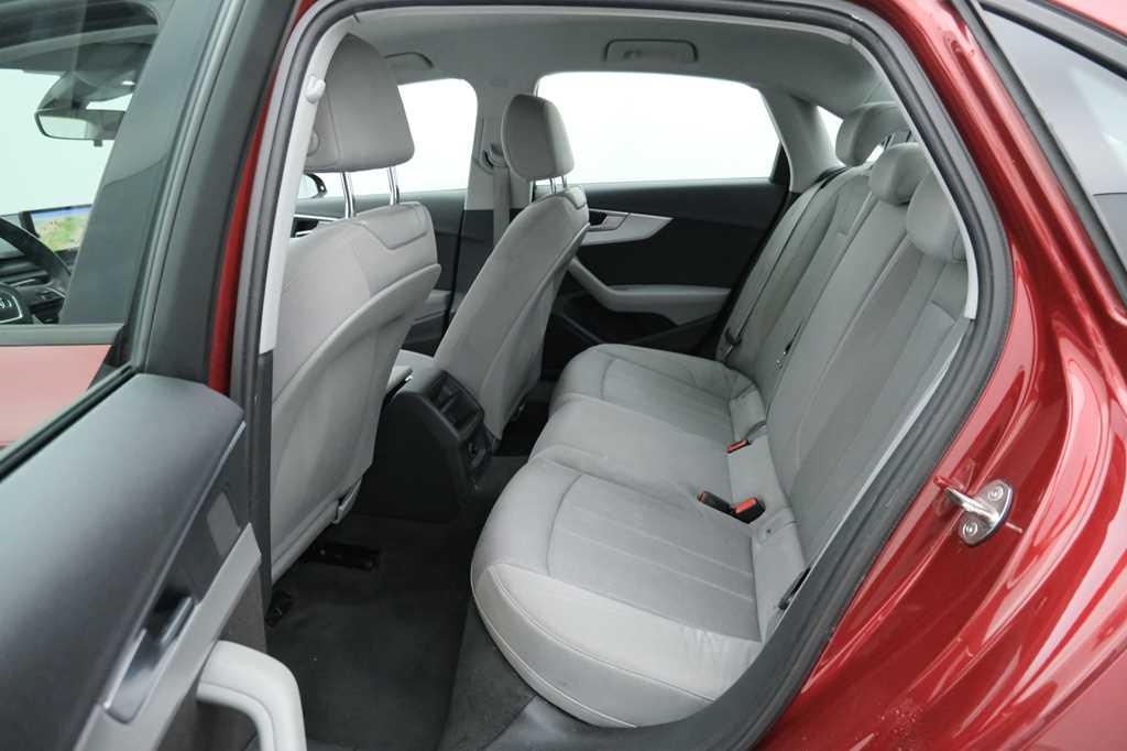 Audi A4 2017 фото 2