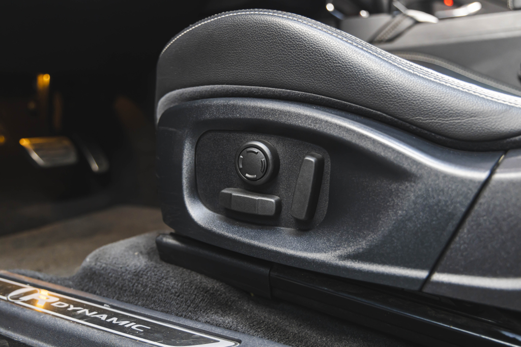 Jaguar E-Pace 2018 фото 21