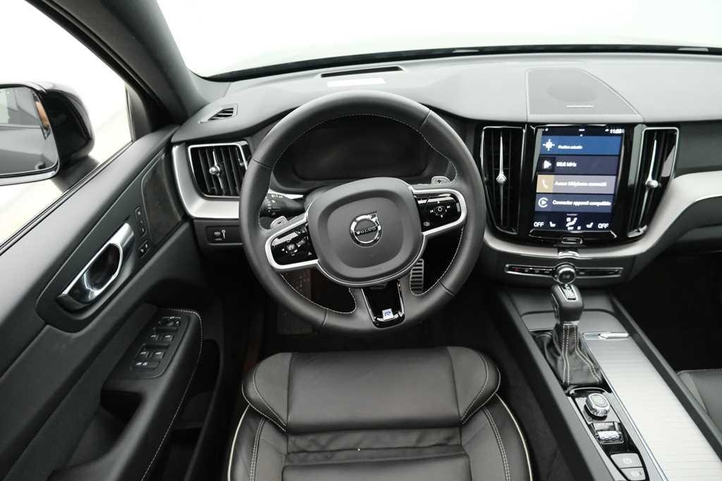 Volvo XC60 2020 фото 1
