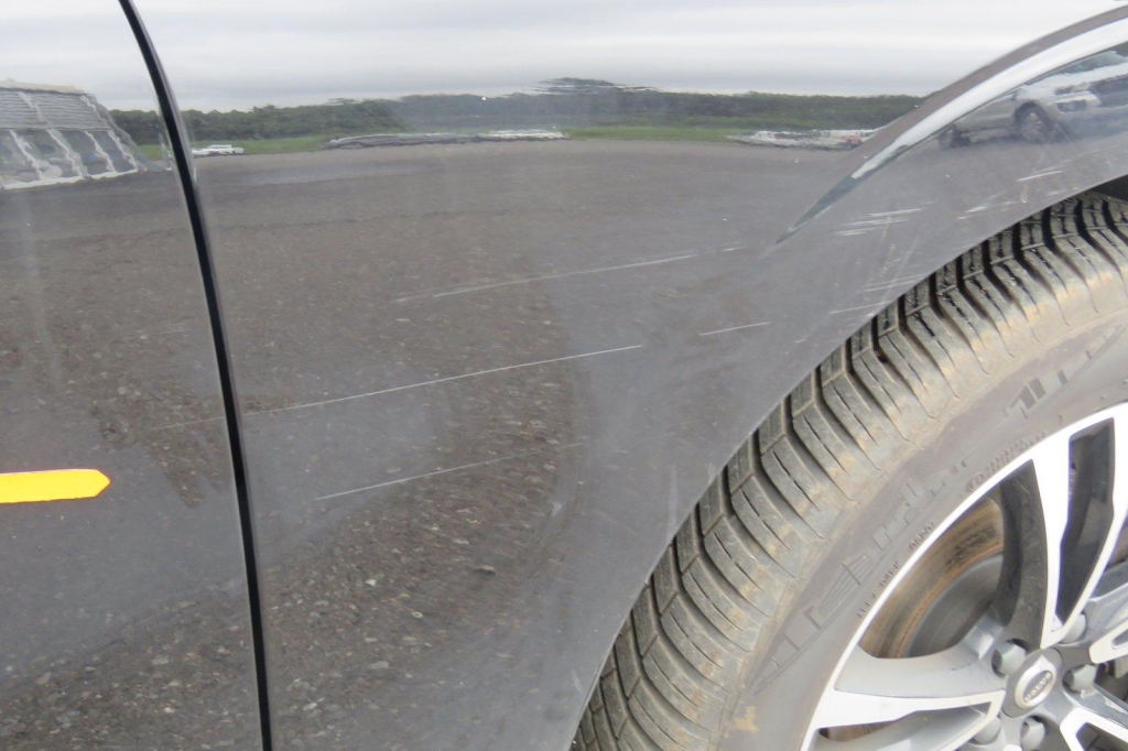 Volvo XC60 2020 фото 17