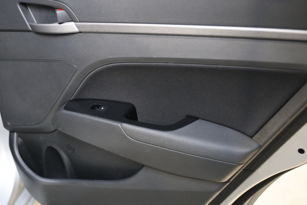 Hyundai Elantra 2016 фото 19