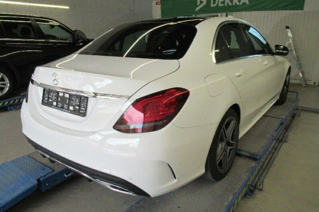 Mercedes-AMG C-Klasse 2019 photo 2