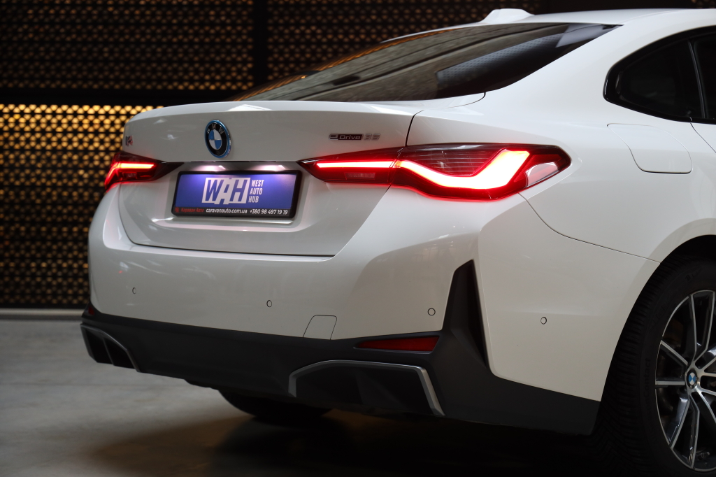 BMW i4 2023 фото 31