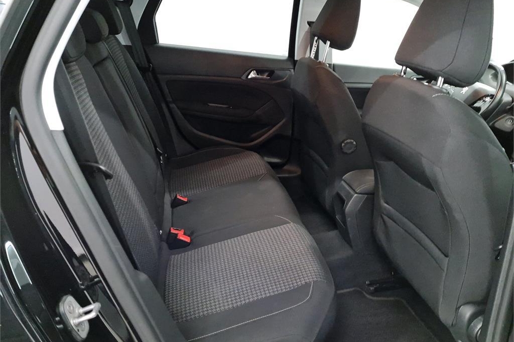 Peugeot 308 2017 фото 2