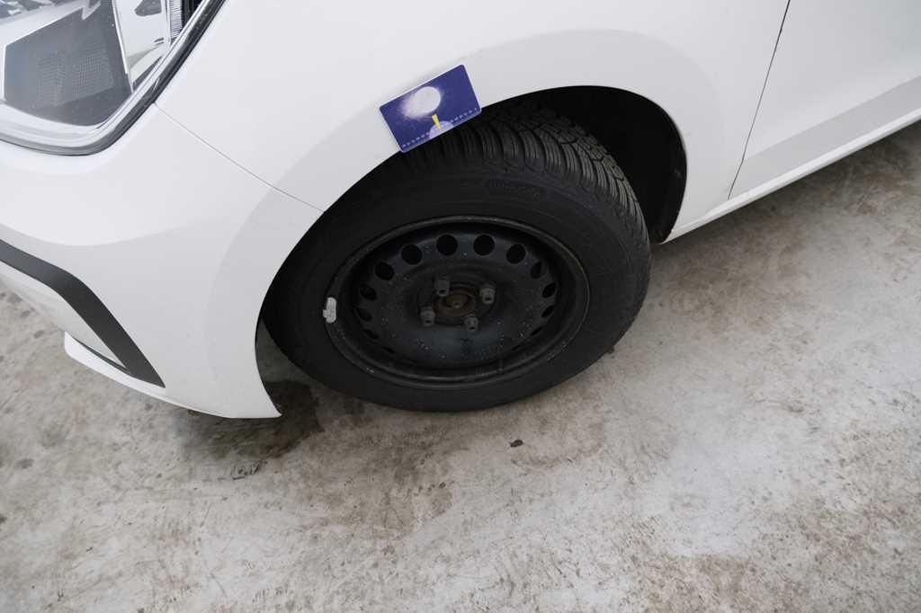 Volkswagen Up 2018 фото 19