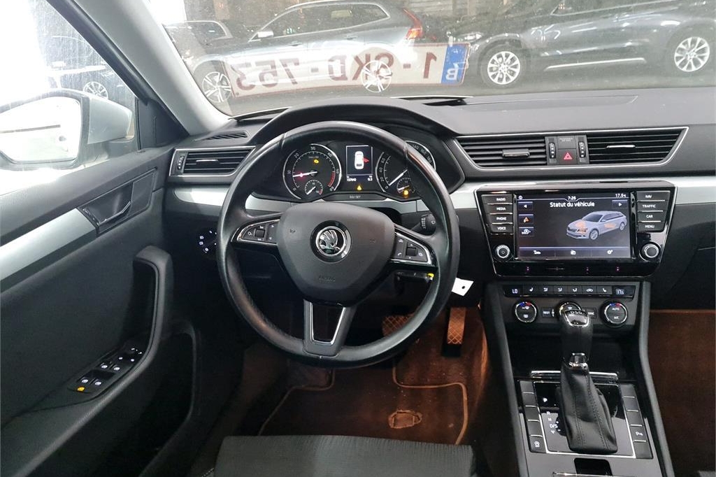 Skoda Superb Combi 2017 photo 7