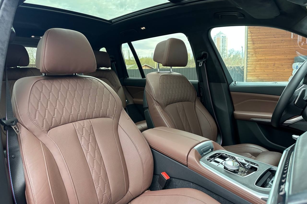 BMW X7 40d 2024 фото 13